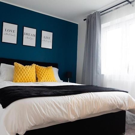 Stylish House With Private Parking Villa Glasgow Buitenkant foto