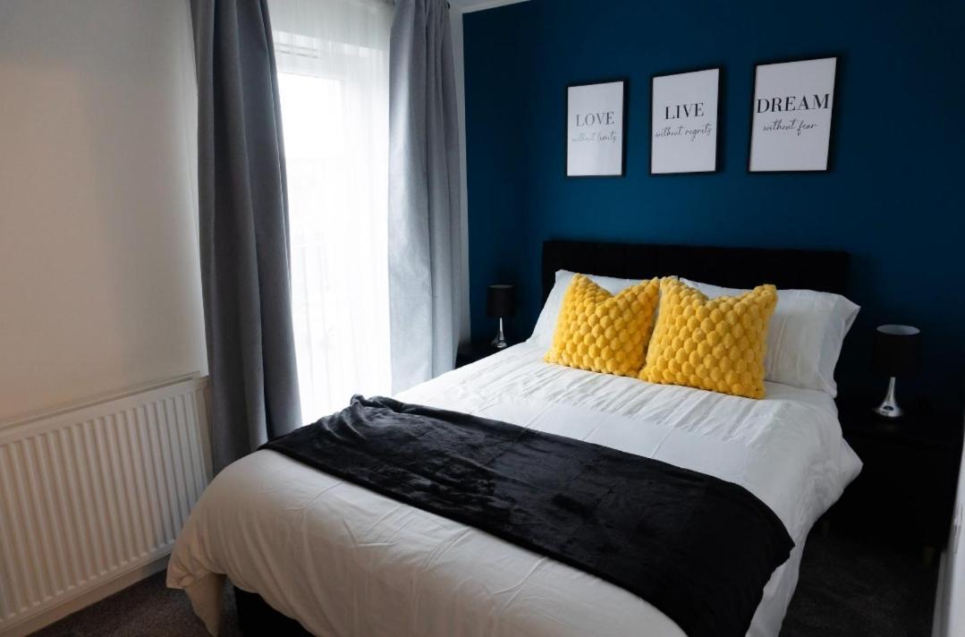 Stylish House With Private Parking Villa Glasgow Buitenkant foto