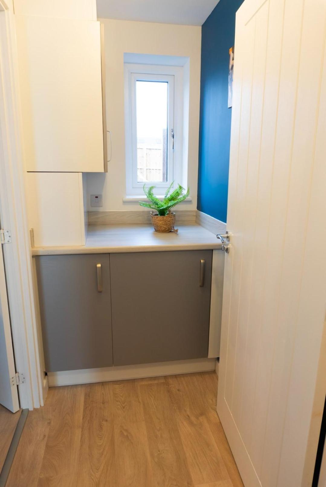 Stylish House With Private Parking Villa Glasgow Buitenkant foto
